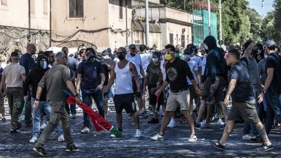 Roma, faro del Viminale sull'adunata violenta. "Ma impossibile vietarla"