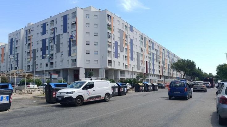 Tor Bella Monaca, donna trovata senza vita in strada: volata giù da un’impalcatura