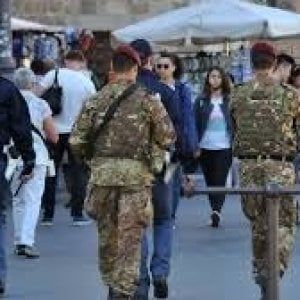 Dossier Viminale: reati in calo. Ma un terzo degli omicidi sono femminicidi. Salvini: "Triplicati gli arresti di mafiosi in Calabria"