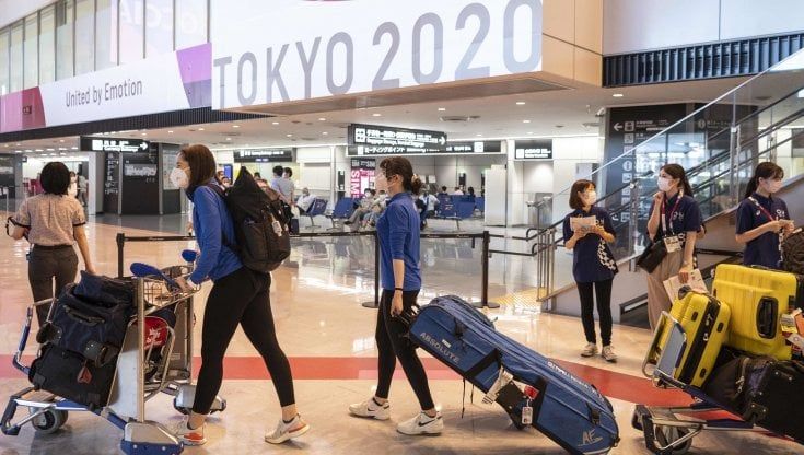 Olimpiadi Tokyo, prima positività al Covid al villaggio olimpico. Ma altre 15 nell'organizzazione. I Giochi tremano