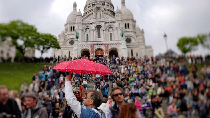 Olimpiadi di Parigi: lo scrittore contro la sindaca