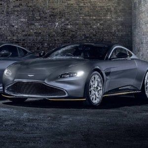 L'Aston Martin celebra 007 con due edizioni limitate di Vantage e DBS