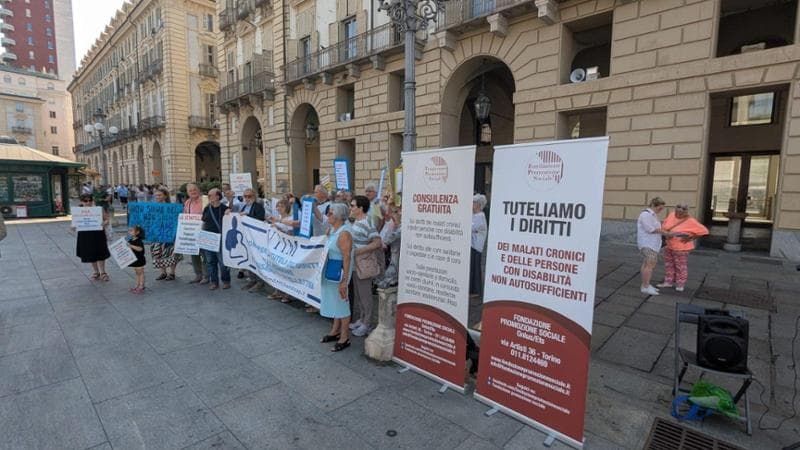 Liste d’attesa e rette senza contributo: i malati non autosufficienti scendono in piazza