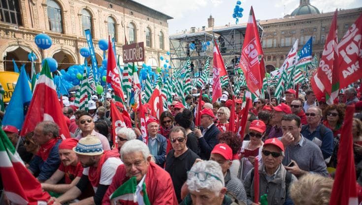 Primo Maggio, a Bologna in piazza contro il lavoro povero: “E’ come un’epidemia”