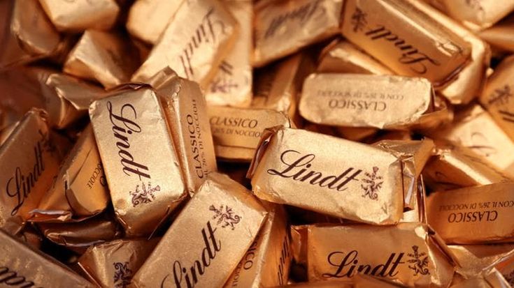 Cioccolato a peso d’oro, la ricetta di Lindt: prezzi su del 20% per compensare il calo delle vendite