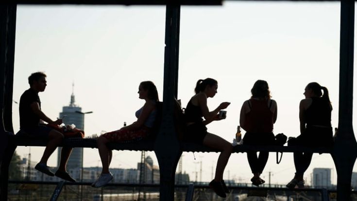Rapporto Giovani 2026: crescere nell’incertezza e costruire il futuro