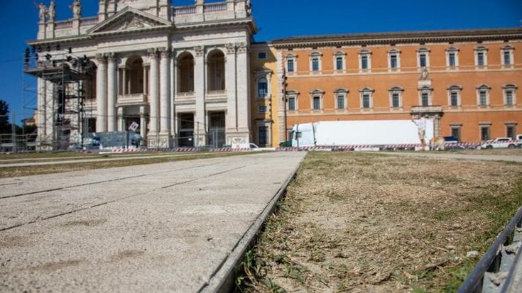 San Giovanni, via alla conta dei danni dopo il Concertone: “Macchie sul sagrato, prato da rifare”