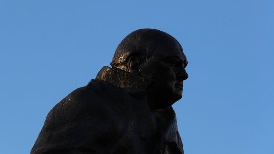 Eroe o malvagio? Churchill divide ancora gli inglesi