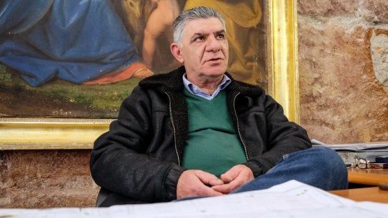 Palermo, scandalo cimitero: soldi e finti biglietti aerei per saltare la lista d’attesa