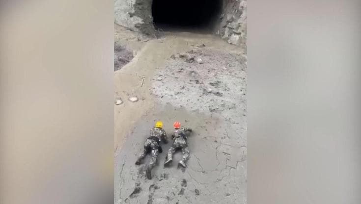 Nepal, intrappolati nel tunnel di una centrale idroelettrica: le immagini dei soccorsi