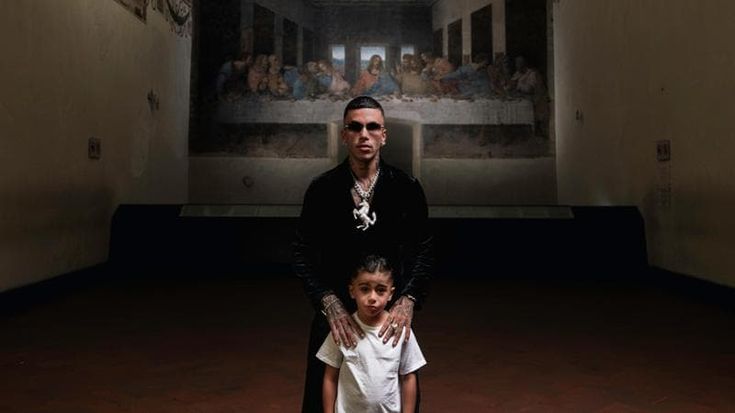 Un rapper al Cenacolo: Sfera Ebbasta canta davanti a Leonardo