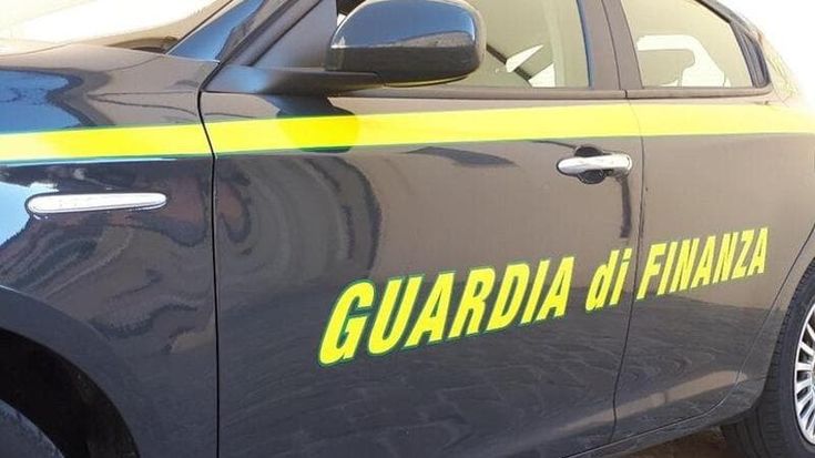 Lavoratori sfruttati nel pronto moda: quattro imprenditori arrestati, sequestrati beni per 10 milioni. Indagini della Gdf
