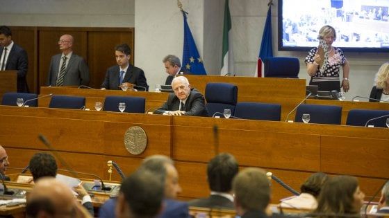 Consiglio regionale: tensione tra disoccupati, Lsu e polizia
