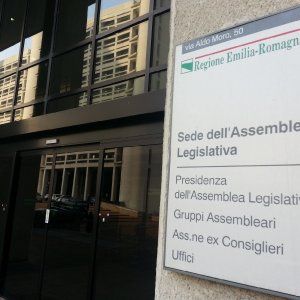 Emilia-Romagna, sforbiciata ai costi del Consiglio regionale