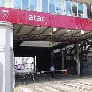 Roma, bruciato un milione di euro per i permessi facili all'Atac