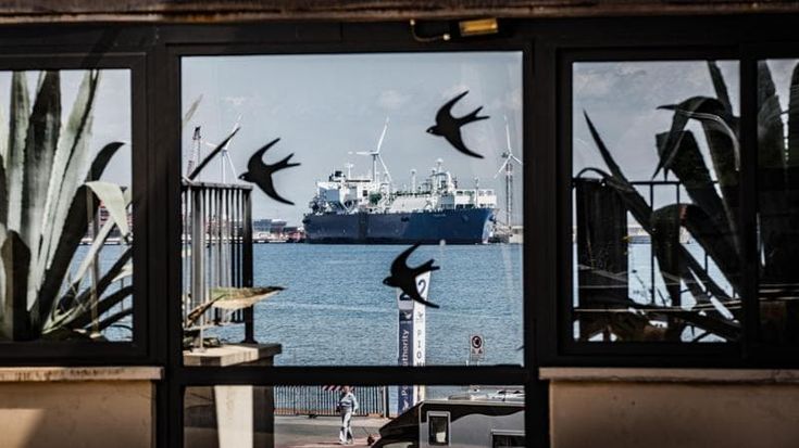 Piombino, il rigassificatore della discordia non verrà spostato: il reportage