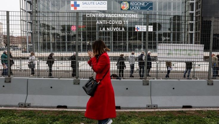  Vaccini Lazio, D'Amato: "Nei nostri hub non esistono i 'panchinari'". J&J sarà distribuito alle farmacie.