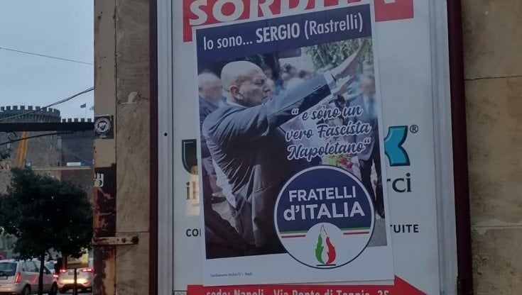 Napoli, guerra in FdI: manifesti con Rastrelli che fa il saluto fascista