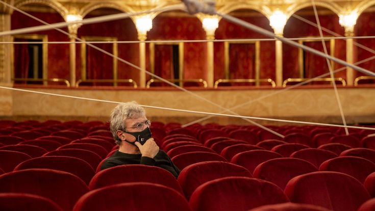 Mario Martone: "Lavoriamo perché il teatro sia molto più bello della tv"