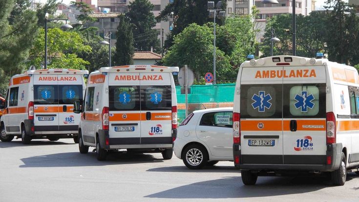 Ospedali pieni, ambulanze in coda. Il record di Villa Sofia