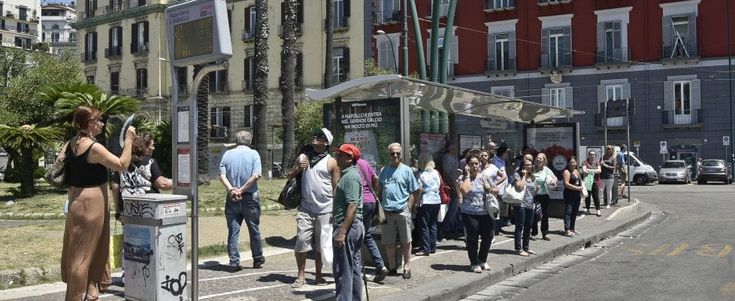 Corse soppresse e attese l’estate nera degli autobus a Napoli