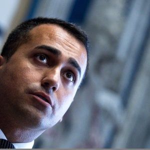 Piazza Affari in rosso dopo le parole di Di Maio, risale lo spread