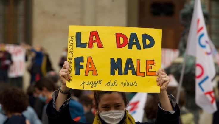In Campania si chiude l'era della Dad. Con il Dpcm De Luca perde il controllo sulla scuola