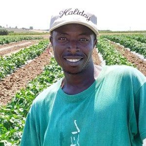 Basilicata, storia di Hatab: dal ghetto al contratto regolare in un’azienda agricola
