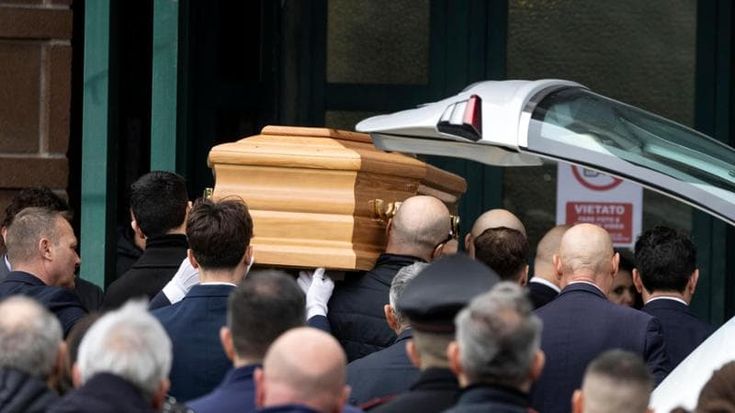 I funerali di Federica Torzullo, l’ultimo saluto della folla silenziosa e la lettera della sorella