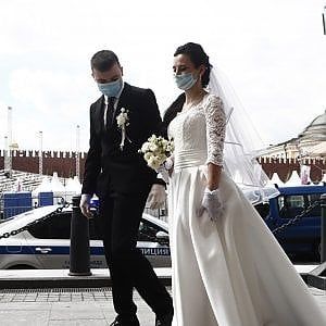 La sposa è positiva: 31 invitati in isolamento