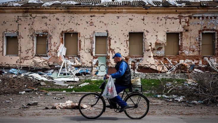 Ucraina - Russia, le news dalla guerra del 28 aprile. Cinque missili su Kiev durante incontro Zelensky-Guterres: "Sono scioccato". Colpita anche Odessa. Biden: "Invieremo armi finché prosegue assalto russo"