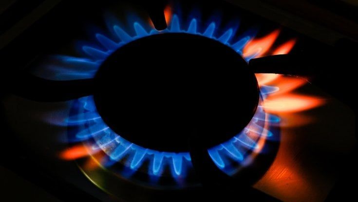 Caro bollette, l'allarme:  "Una crisi inedita a molti palazzi hanno già tolto il gas"