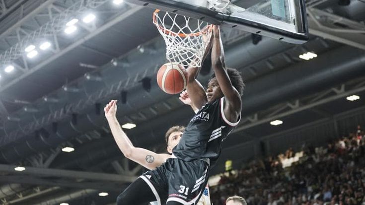 Metamorfosi Virtus: travolge Venezia e riporta la serie in parità