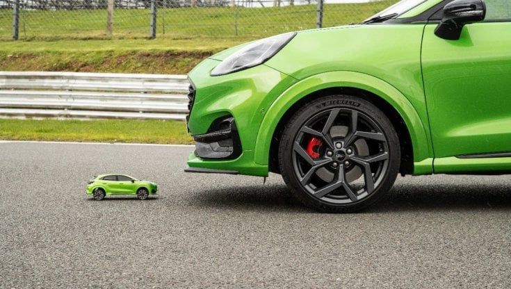 Puma contro mini Puma, la sfida in pista non è un gioco