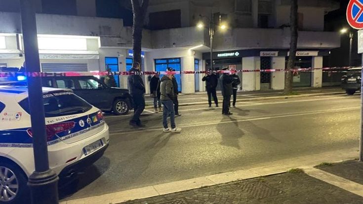 Rimini, ha ucciso l’aggressore con 8 colpi: carabiniere indagato. Un video ha ripreso la scena