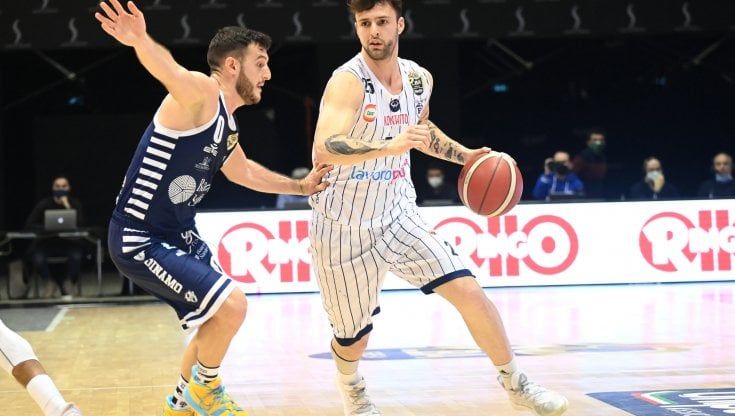Sassari vola, la Fortitudo crolla 