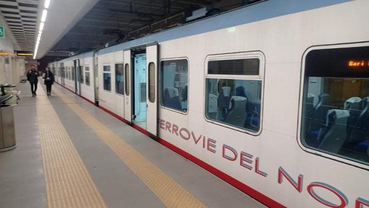 Bari, sul treno del San Paolo: a 40 all’ora, 30 minuti per 10 km. “Noi di periferia siamo abituati”