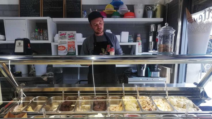 "Io, gelataio a rischio, in giro porta a porta per le consegne"