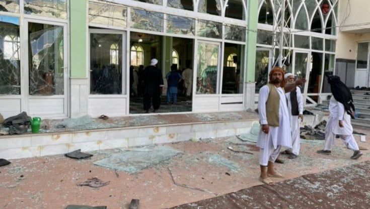 Afghanistan, attentato alla moschea sciita di Kandahar: "Decine di morti"