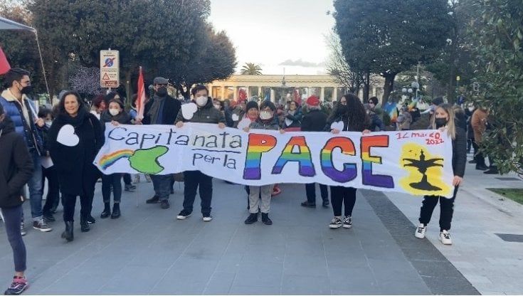 Ucraina, a Foggia la marcia a ritroso per chiedere la pace: "Fare un passo indietro per farne uno avanti"