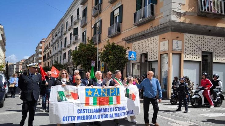 Castellammare celebra il suo 25 aprile, con l'Anpi e gli studenti in corteo