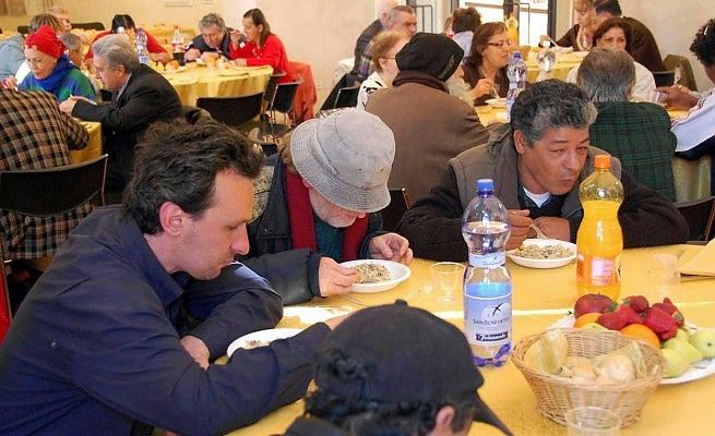 Emilia, oltre 200mila personecostrette a chiedere aiuto per mangiare