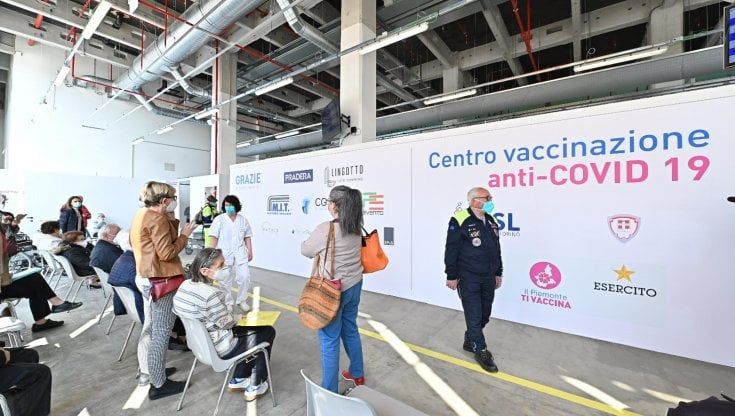 Vaccini, l'hub del Lingotto trasloca e chiude tre giorni: da lunedì a mercoledì
