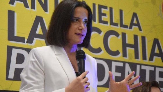 Elezioni, Di Maio rilancia Laricchia alla presidenza della Regione: "Presto in Puglia per lei"