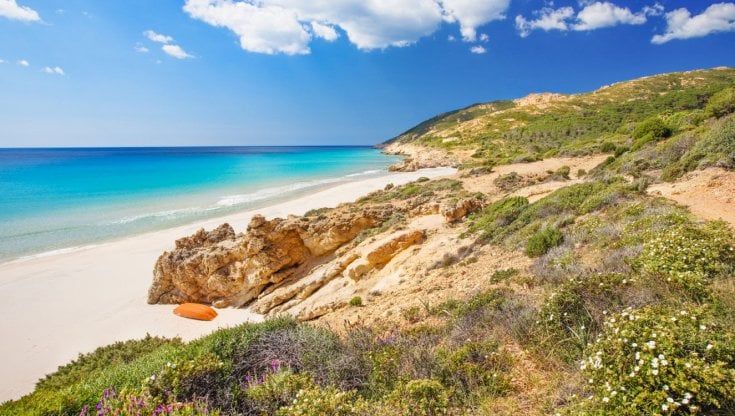 Le spiagge di Pula regine di Instagram: il mare della Sardegna conquista anche i social