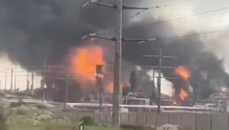 Golfo Persico, l'incendio del giacimento di gas South Pars colpito dai missili israeliani
