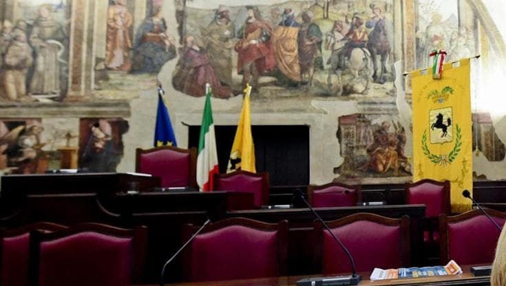Consiglio comunale deserto, le mille scuse per i flop: traffico, parcheggi e impegni istituzionali