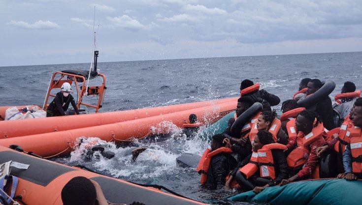 Imbarcazioni in pericolo nel Mediterraneo: “Persa ogni traccia”, sbarchi a Pantelleria, Favignana e a Lampedusa 