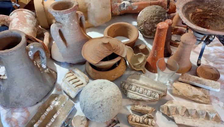 Aprilia, un tesoro archeologico in garage: indagato un uomo di 65 anni