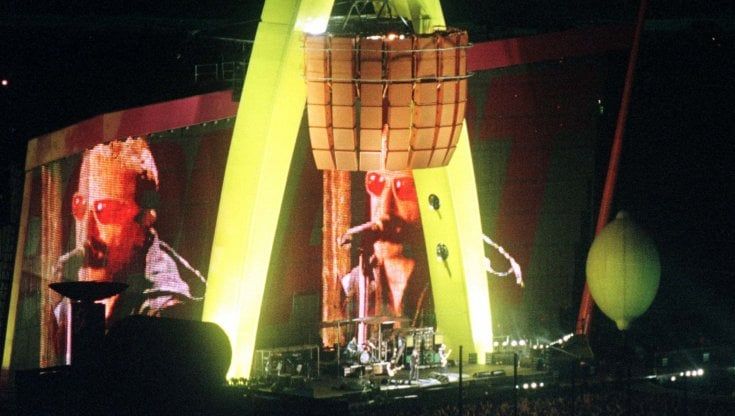 U2, infortunio per Larry Mullen ma disco in arrivo. The Edge: "Tante chitarre, ma non saremo gli AC/DC"